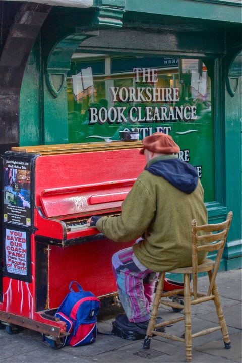 Alla scoperta di York_20.jpg - Qualcuno se la suona e se la canta!